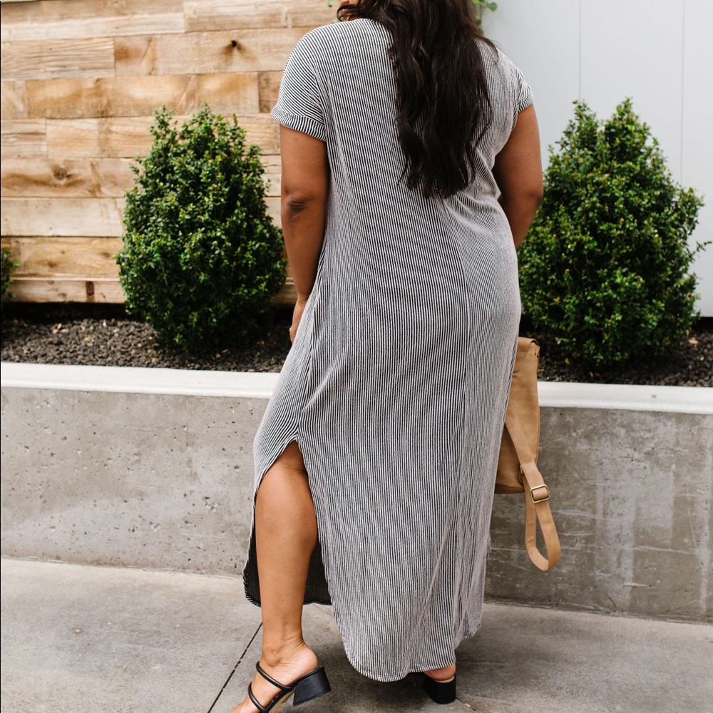 Of Two Minds Maxi Dress - Picture 11 of 12